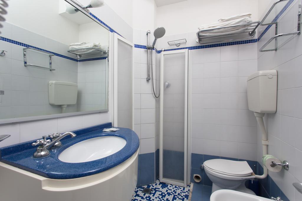 Hotel New Castle Cesenatico Bilik gambar